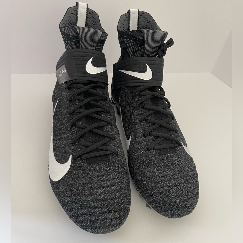 Nike Alpha Menace Elite 2 Black Football Cleats FlyKnit  Mens Size 13.5 W. New